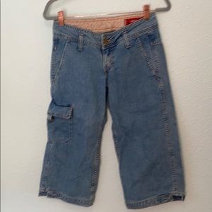 💜💜 Junior’s  Wide Leg Low Slough Levi Capris Size 1 JR